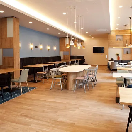 酒店 慕尼黑博览会希尔顿花园酒店 4*